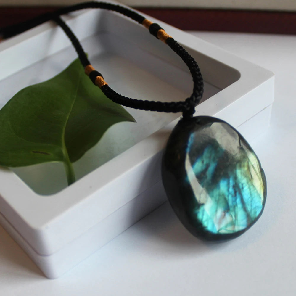 Natural Labradorite Moonstone Pendant Necklace Charms Crystal Necklace for Women Men Energy Stone Necklace Spiritual Jewelry
