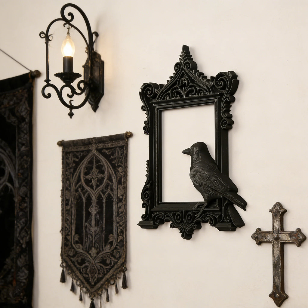 Cross-Border Gothic Dark Style Carved Crow Decorative Photo Frame For Dark Retro-Style Home Wall Decoration Scenario