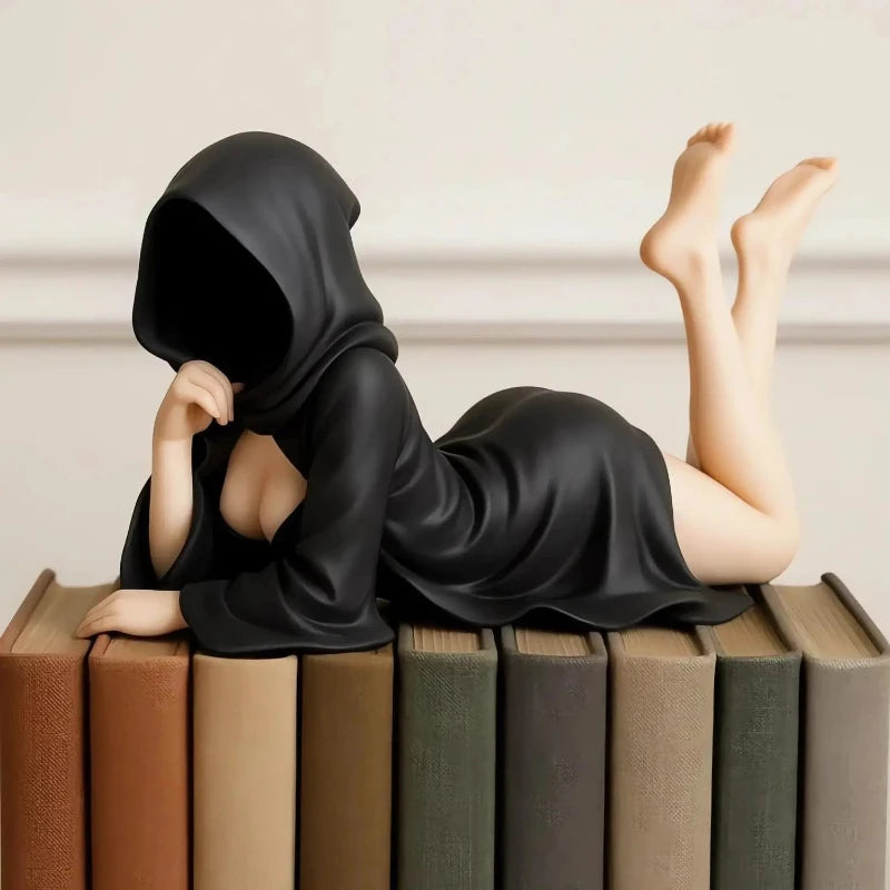 3DGothic Black Robe Queen Figure Bookshelf Sculpture Spooky Sitting Statues Desktop Ornaments Gifts Mysterious Halloween Statue