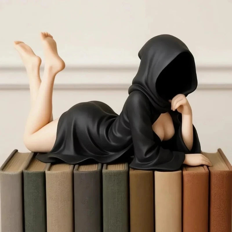 3DGothic Black Robe Queen Figure Bookshelf Sculpture Spooky Sitting Statues Desktop Ornaments Gifts Mysterious Halloween Statue